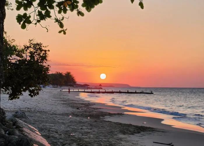 Cozy Escape * Runaway Bay